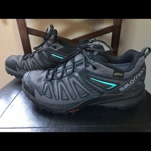 Salomon hiking shoes size 7.5